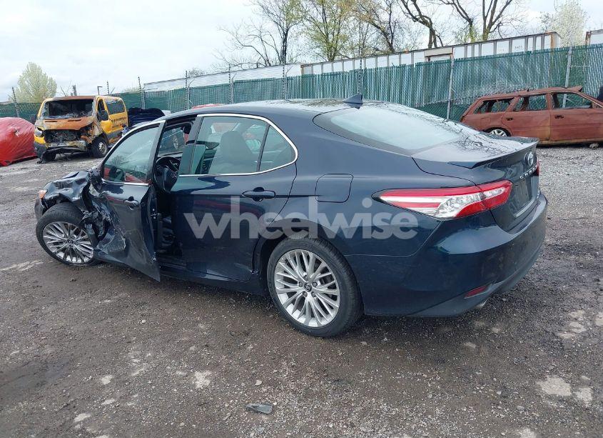 Photo 3 of 2020 Toyota Camry XLE HYBRID (VIN 4T1F31AK9LU522013)