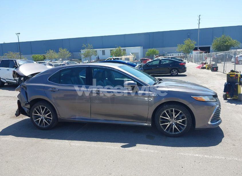 Photo 14 of 2021 Toyota Camry XLE HYBRID (VIN 4T1F31AK9MU560049)