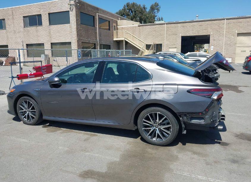 Photo 15 of 2021 Toyota Camry XLE HYBRID (VIN 4T1F31AK9MU560049)