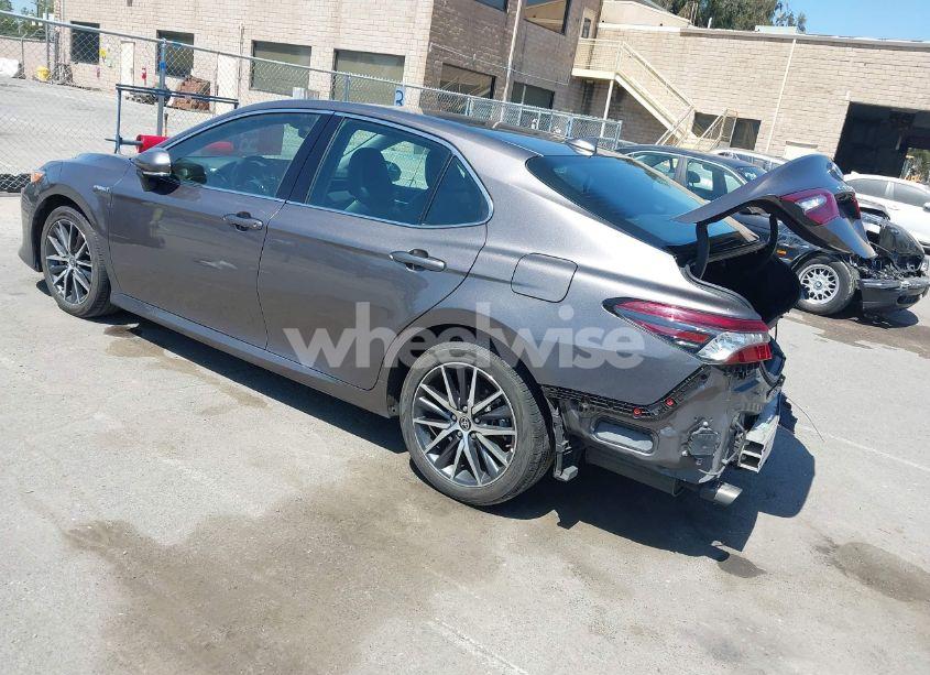 Photo 3 of 2021 Toyota Camry XLE HYBRID (VIN 4T1F31AK9MU560049)