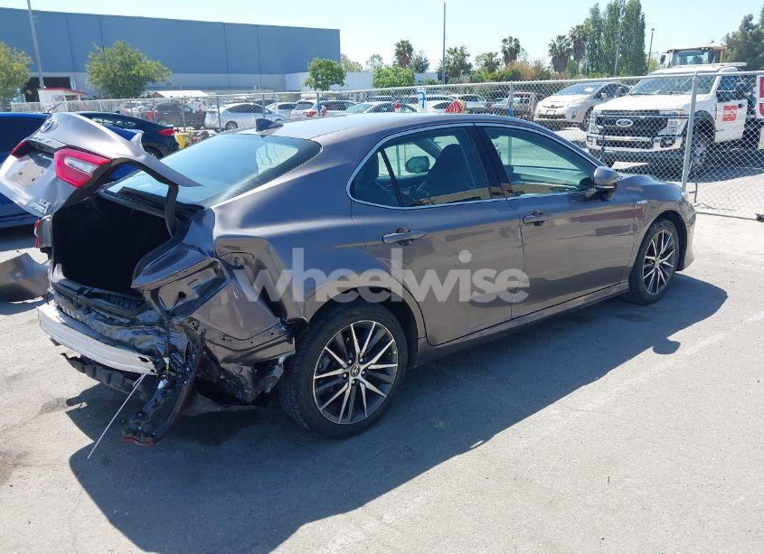 Photo 4 of 2021 Toyota Camry XLE HYBRID (VIN 4T1F31AK9MU560049)