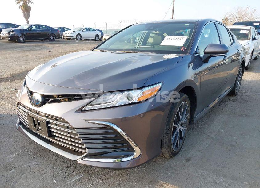 Photo 2 of 2022 Toyota Camry XLE HYBRID (VIN 4T1F31AK9NU577449)