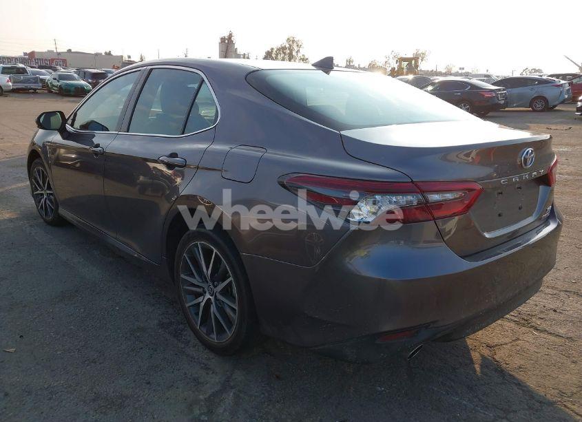 Photo 3 of 2022 Toyota Camry XLE HYBRID (VIN 4T1F31AK9NU577449)