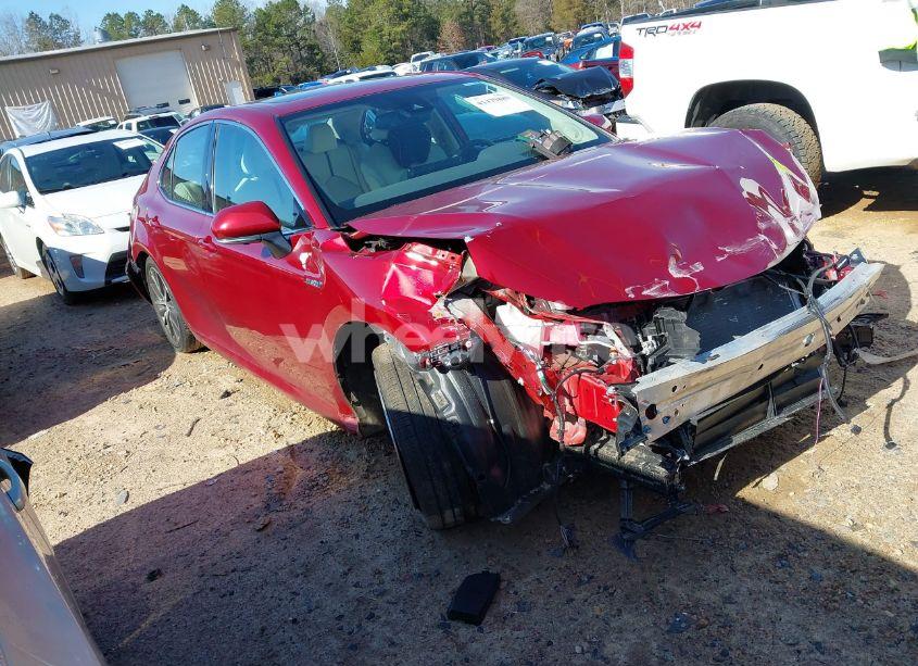 2021 Toyota Camry XLE (VIN 4T1F31AKXMU031774) main photo