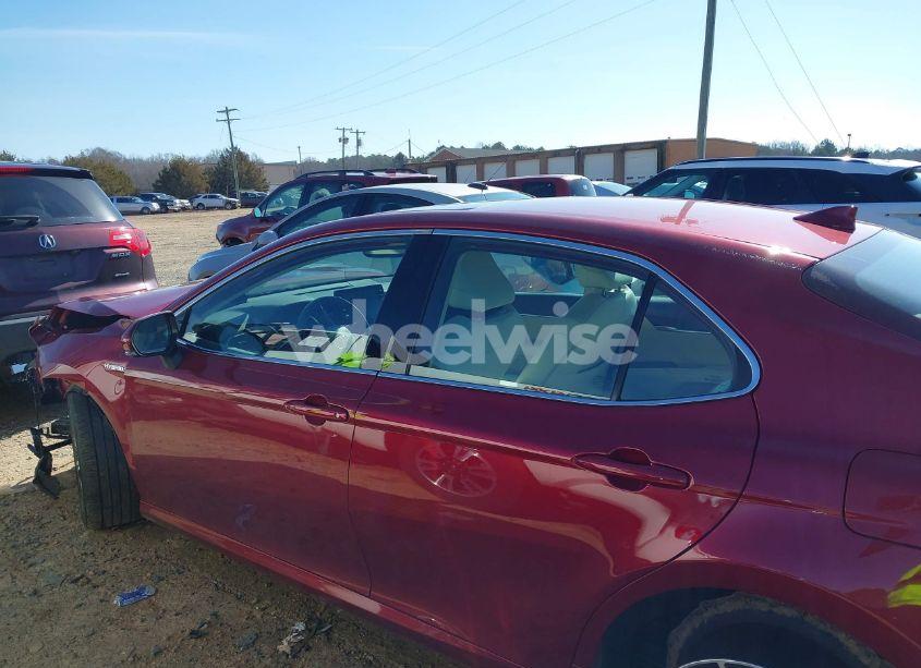 Photo 14 of 2021 Toyota Camry XLE (VIN 4T1F31AKXMU031774)