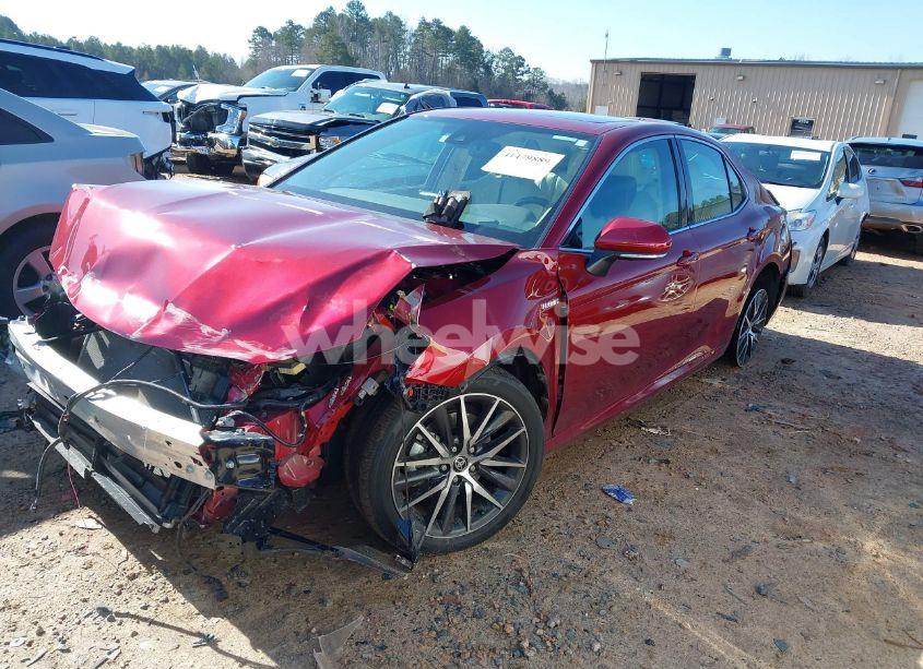 Photo 2 of 2021 Toyota Camry XLE (VIN 4T1F31AKXMU031774)