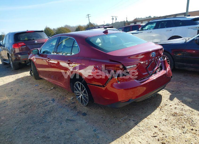 Photo 3 of 2021 Toyota Camry XLE (VIN 4T1F31AKXMU031774)