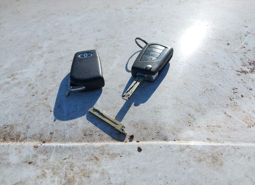 Photo 11 of 2020 Toyota Camry SE (VIN 4T1G11AK0LU304830)