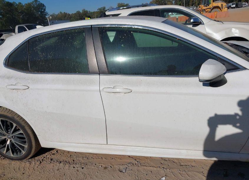 Photo 14 of 2020 Toyota Camry SE (VIN 4T1G11AK0LU304830)