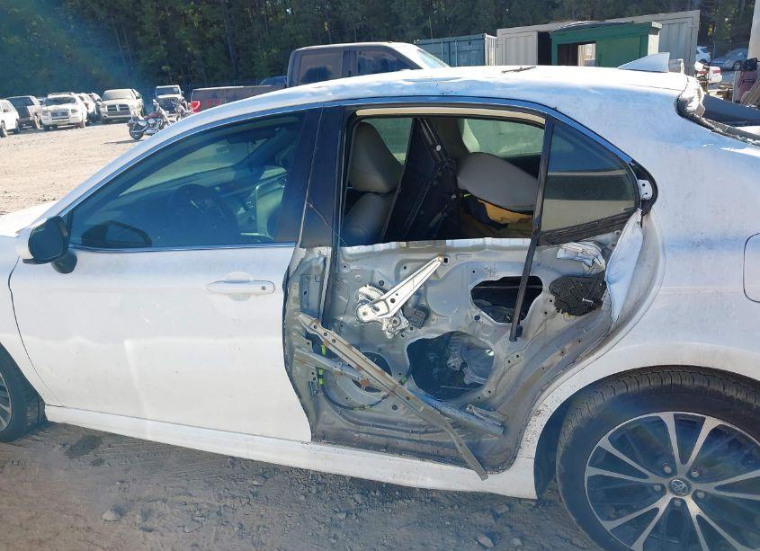 Photo 15 of 2020 Toyota Camry SE (VIN 4T1G11AK0LU304830)