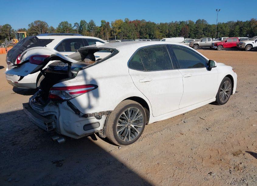 Photo 4 of 2020 Toyota Camry SE (VIN 4T1G11AK0LU304830)