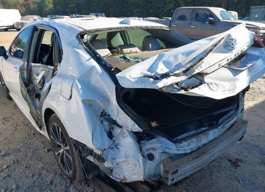 Photo 6 of 2020 Toyota Camry SE (VIN 4T1G11AK0LU304830)