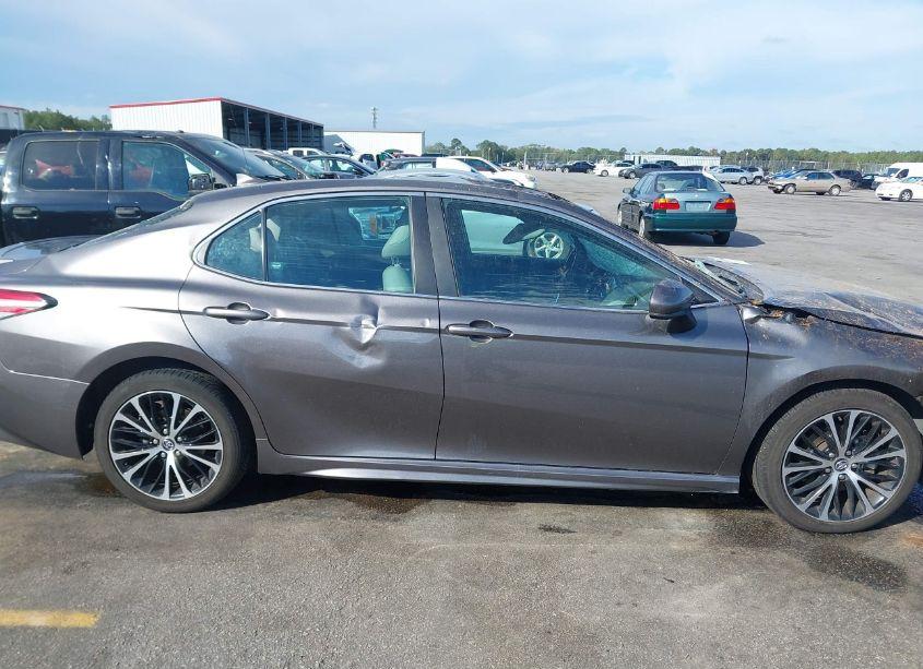 Photo 13 of 2020 Toyota Camry SE (VIN 4T1G11AK0LU306402)