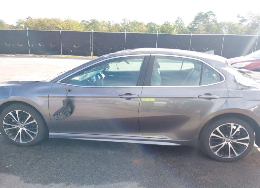 Photo 14 of 2020 Toyota Camry SE (VIN 4T1G11AK0LU306402)