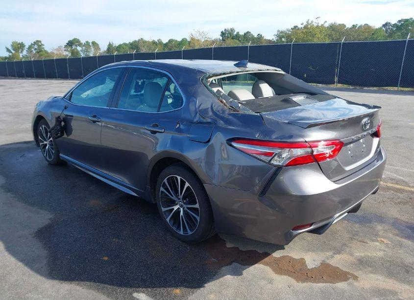 Photo 3 of 2020 Toyota Camry SE (VIN 4T1G11AK0LU306402)