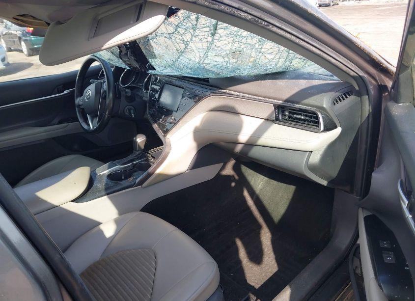 Photo 5 of 2020 Toyota Camry SE (VIN 4T1G11AK0LU306402)