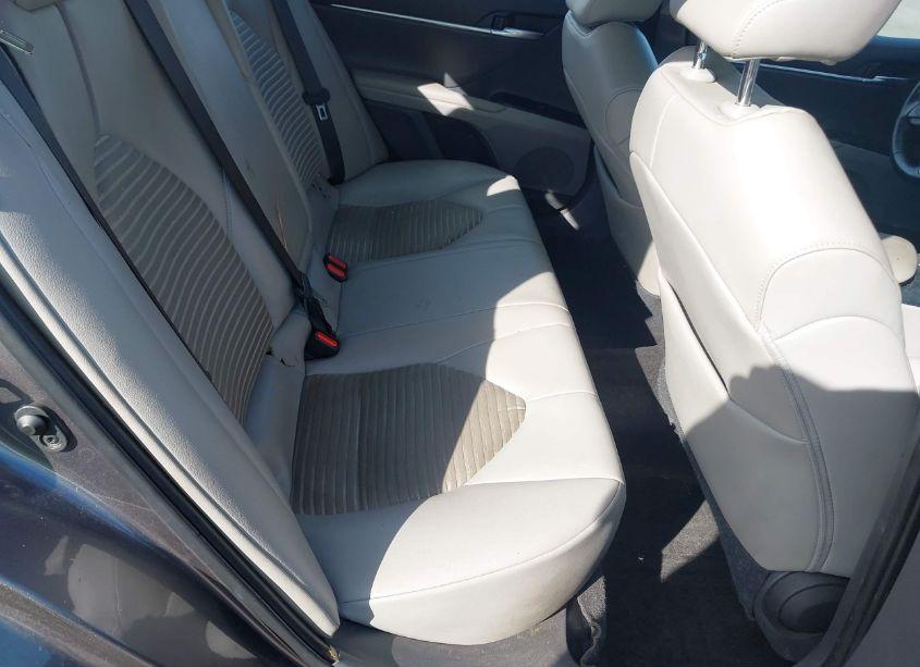 Photo 8 of 2020 Toyota Camry SE (VIN 4T1G11AK0LU306402)