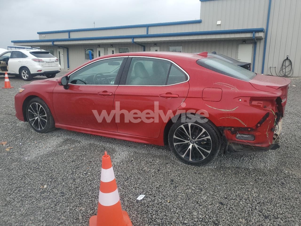 Photo 2 of 2020 TOYOTA CAMRY SE (VIN 4T1G11AK0LU311695)
