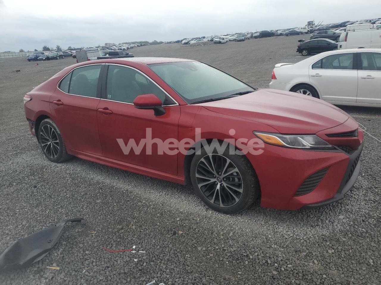 Photo 4 of 2020 TOYOTA CAMRY SE (VIN 4T1G11AK0LU311695)