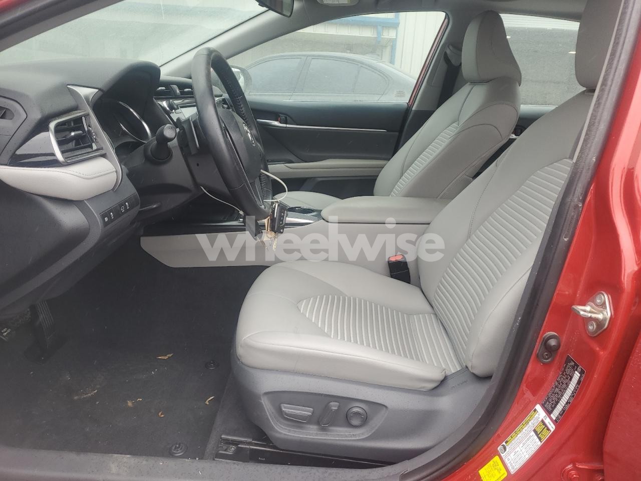 Photo 7 of 2020 TOYOTA CAMRY SE (VIN 4T1G11AK0LU311695)