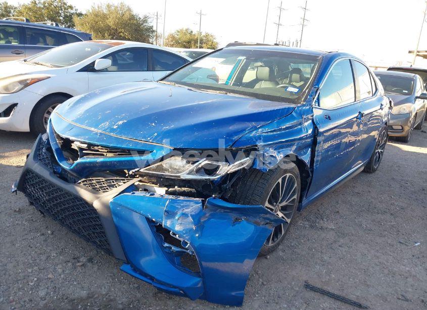 Photo 2 of 2020 Toyota Camry SE (VIN 4T1G11AK0LU315021)