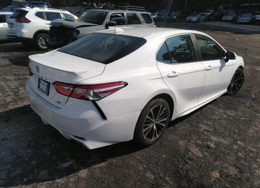 Photo 4 of 2020 Toyota Camry SE (VIN 4T1G11AK0LU327458)