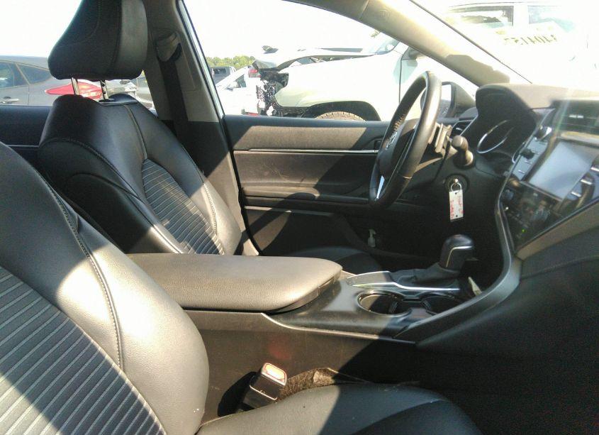 Photo 5 of 2020 Toyota Camry SE (VIN 4T1G11AK0LU327458)