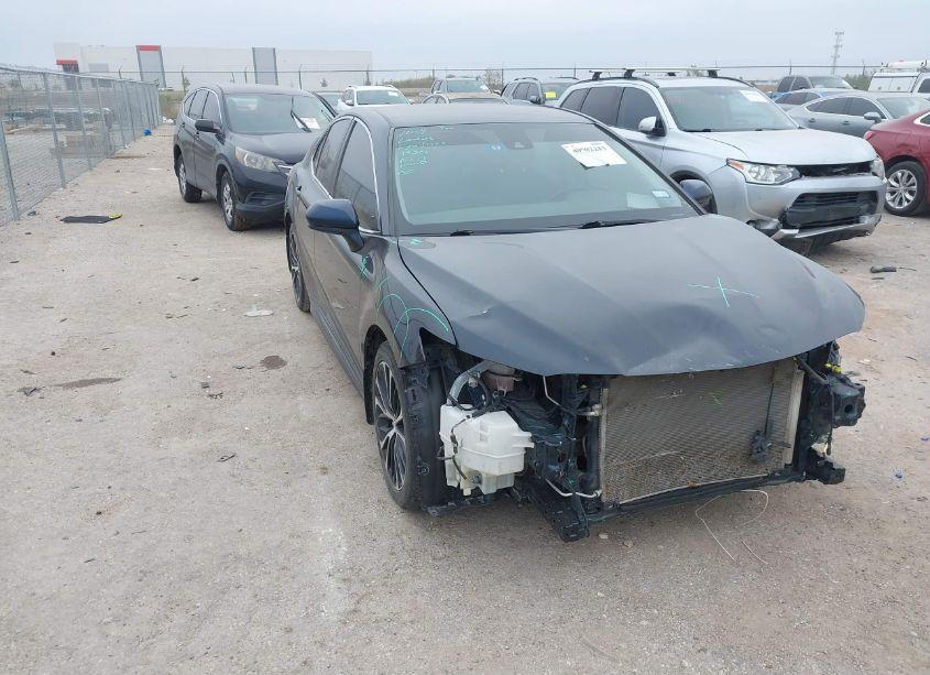 2020 Toyota Camry SE (VIN 4T1G11AK0LU331266) main photo