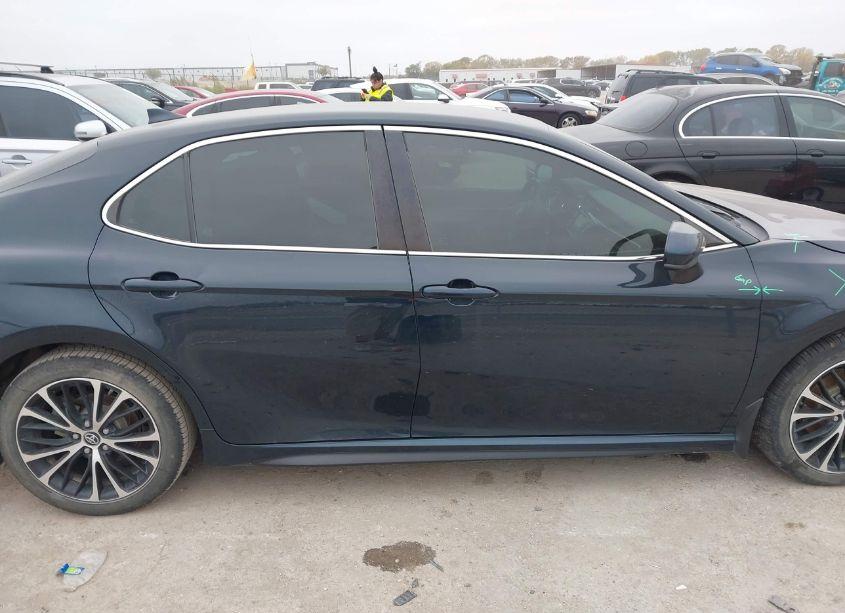 Photo 14 of 2020 Toyota Camry SE (VIN 4T1G11AK0LU331266)