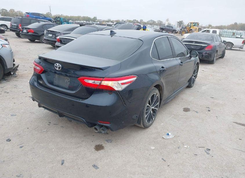 Photo 4 of 2020 Toyota Camry SE (VIN 4T1G11AK0LU331266)