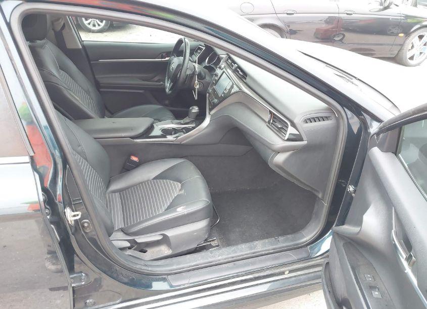 Photo 5 of 2020 Toyota Camry SE (VIN 4T1G11AK0LU331266)