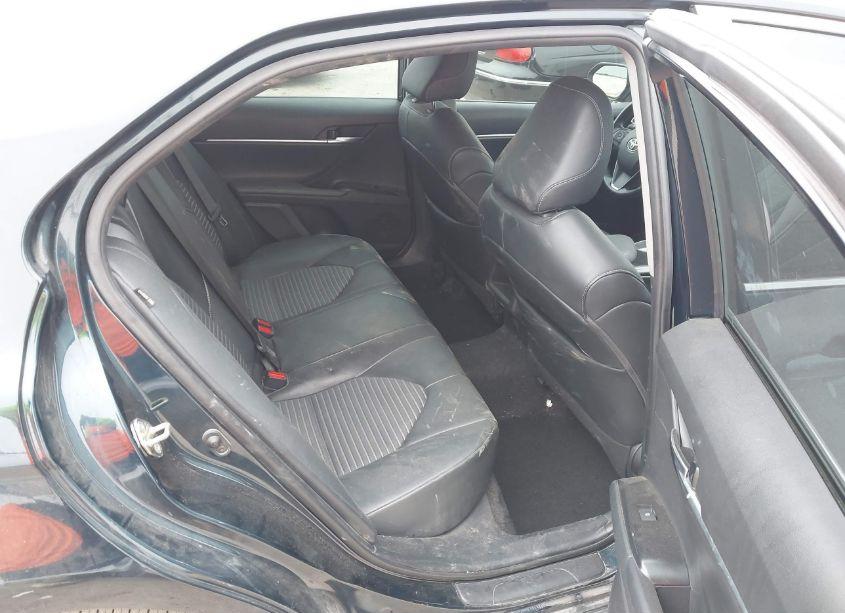 Photo 8 of 2020 Toyota Camry SE (VIN 4T1G11AK0LU331266)