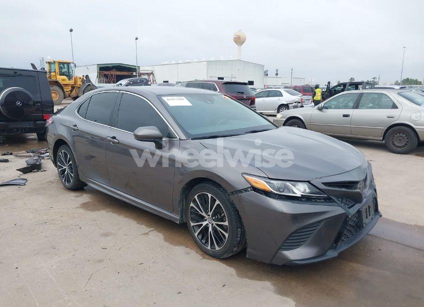 2020 Toyota Camry SE (VIN 4T1G11AK0LU333003) main photo