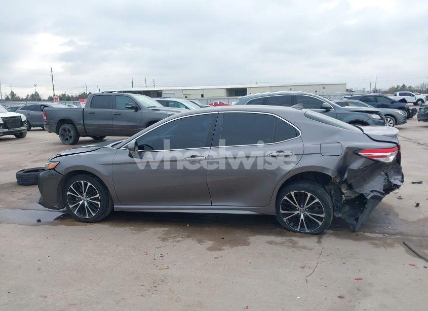 Photo 14 of 2020 Toyota Camry SE (VIN 4T1G11AK0LU333003)