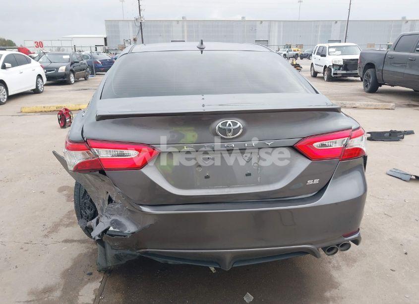 Photo 16 of 2020 Toyota Camry SE (VIN 4T1G11AK0LU333003)