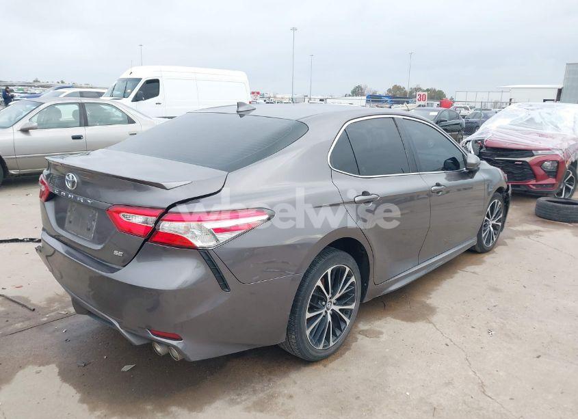 Photo 4 of 2020 Toyota Camry SE (VIN 4T1G11AK0LU333003)