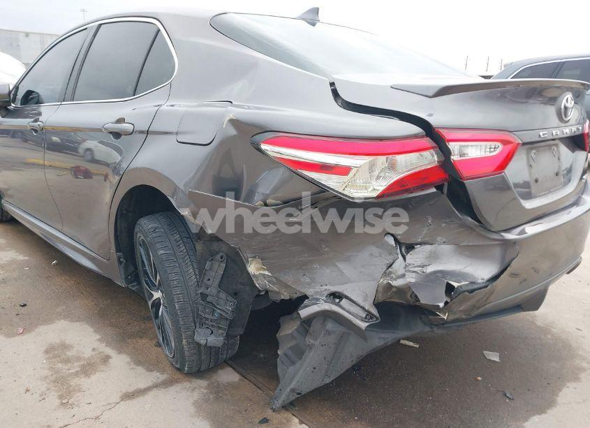 Photo 6 of 2020 Toyota Camry SE (VIN 4T1G11AK0LU333003)