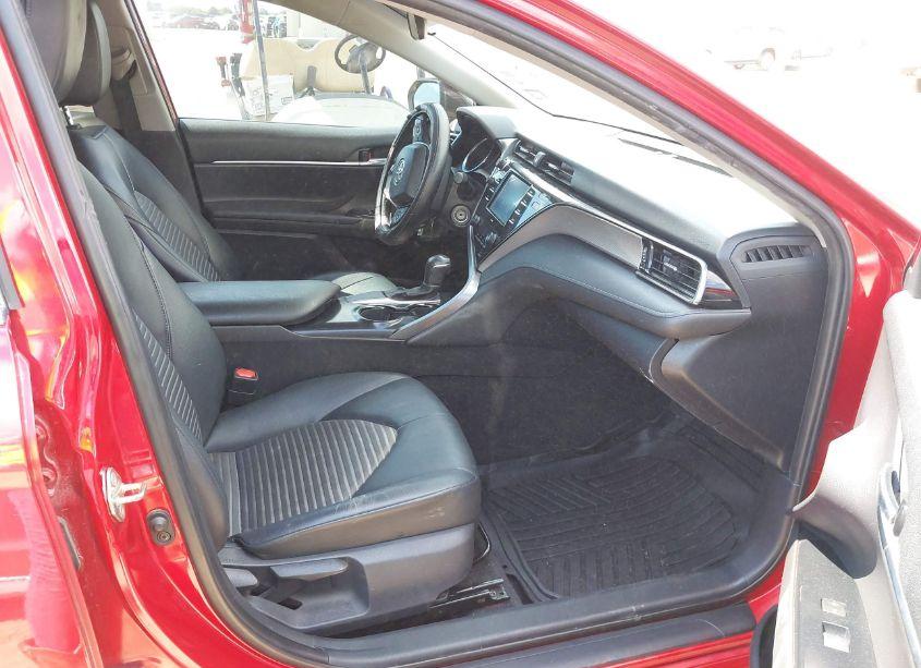 Photo 5 of 2020 Toyota Camry SE (VIN 4T1G11AK0LU343644)