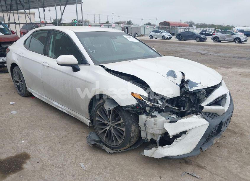 2020 Toyota Camry SE (VIN 4T1G11AK0LU357527) main photo