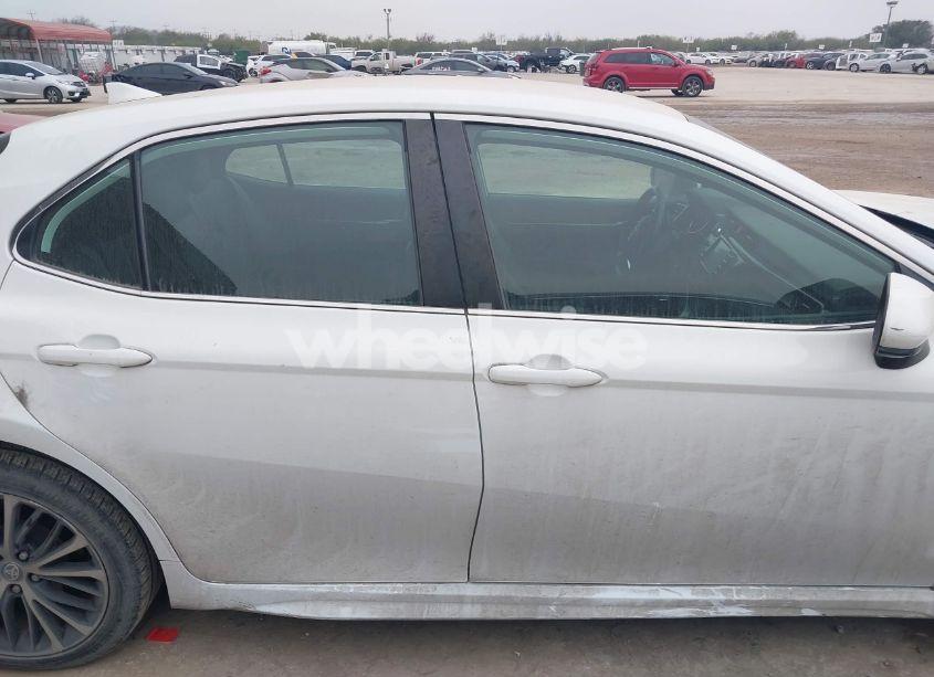 Photo 13 of 2020 Toyota Camry SE (VIN 4T1G11AK0LU357527)