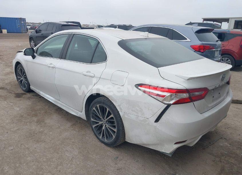 Photo 3 of 2020 Toyota Camry SE (VIN 4T1G11AK0LU357527)