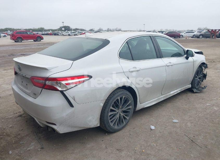 Photo 4 of 2020 Toyota Camry SE (VIN 4T1G11AK0LU357527)