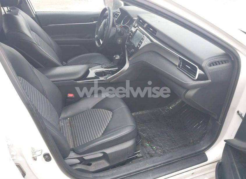 Photo 5 of 2020 Toyota Camry SE (VIN 4T1G11AK0LU357527)