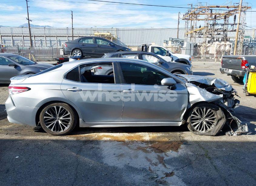 Photo 13 of 2020 Toyota Camry SE (VIN 4T1G11AK0LU365532)