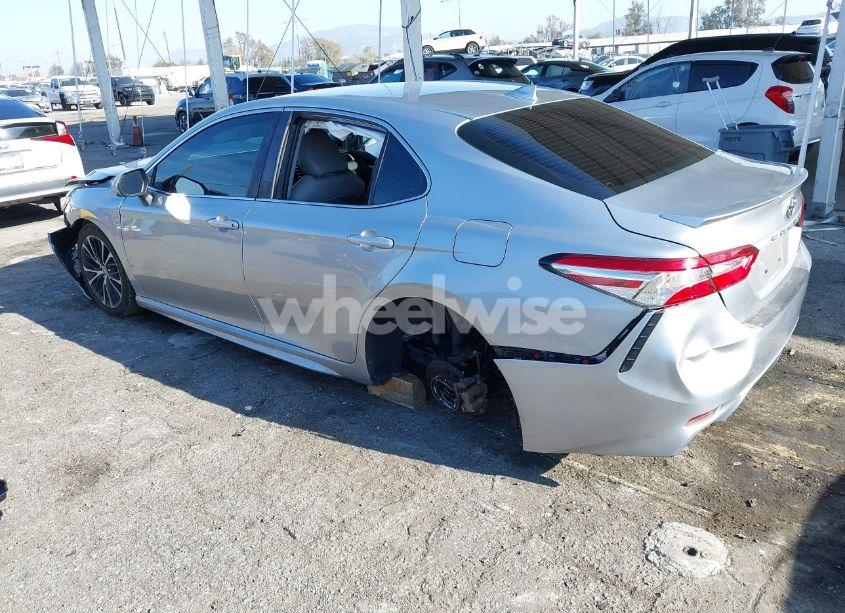 Photo 3 of 2020 Toyota Camry SE (VIN 4T1G11AK0LU365532)