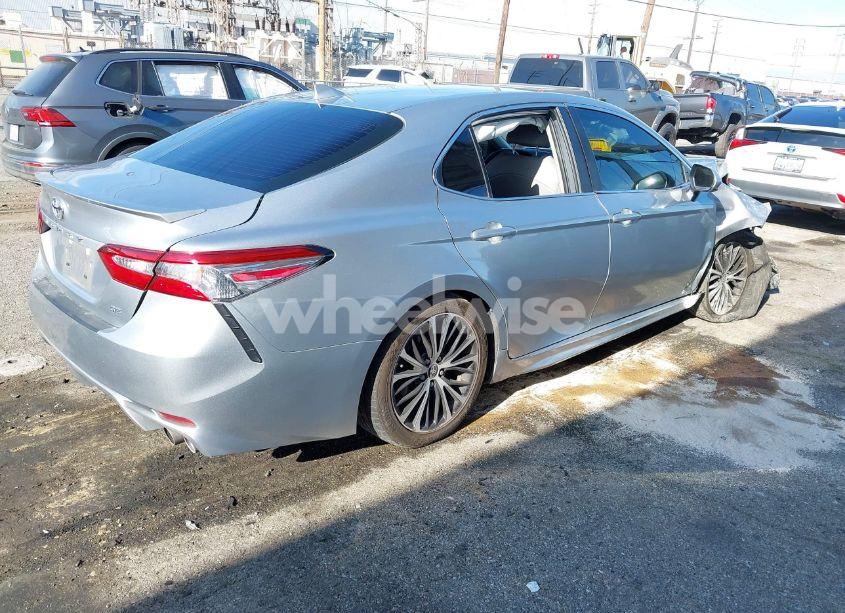 Photo 4 of 2020 Toyota Camry SE (VIN 4T1G11AK0LU365532)