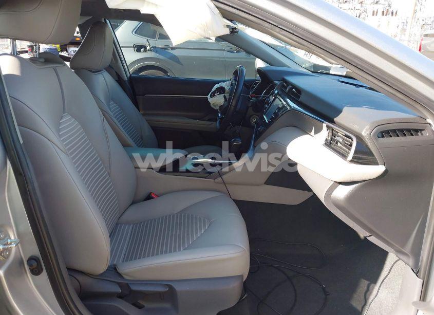 Photo 5 of 2020 Toyota Camry SE (VIN 4T1G11AK0LU365532)