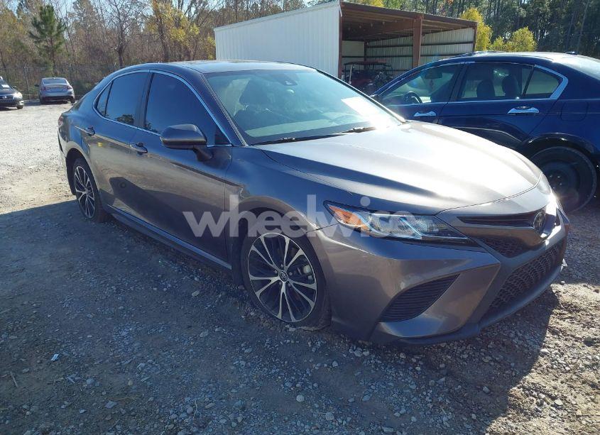 2020 Toyota Camry SE/SE NIGHT SHADE (VIN 4T1G11AK0LU383805) main photo