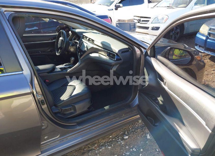 Photo 5 of 2020 Toyota Camry SE/SE NIGHT SHADE (VIN 4T1G11AK0LU383805)