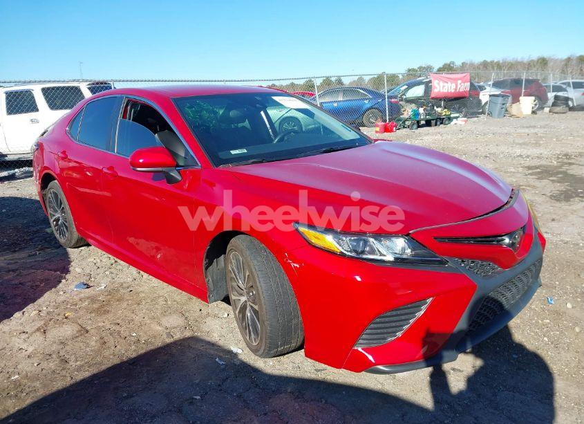 2020 Toyota Camry SE (VIN 4T1G11AK0LU401154) main photo